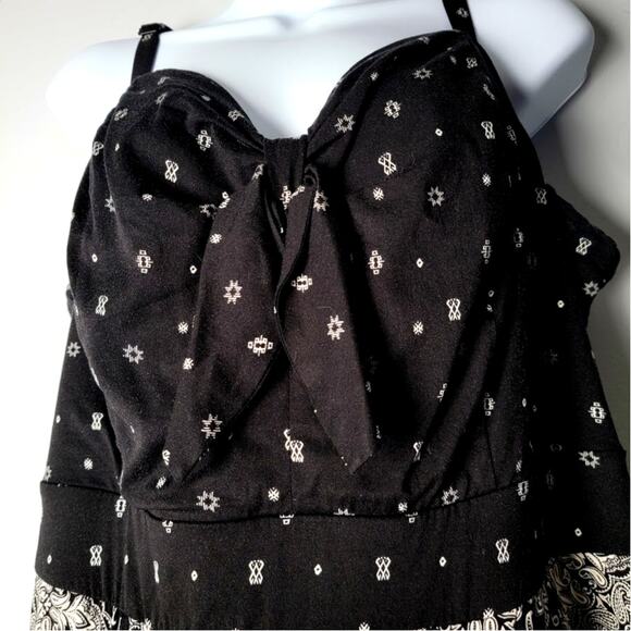 Torrid Black Bandana Print Jumpsuit Size 2 18-20 Boho 1 Piece Stretchy Smocked - Picture 5 of 10